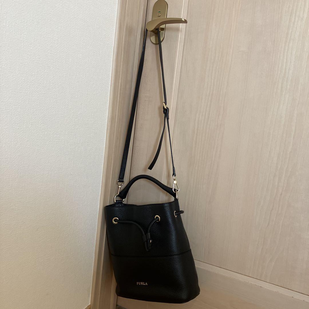 フルラ　FURLA ショルダーバッグ　巾着　黒　ブラック
