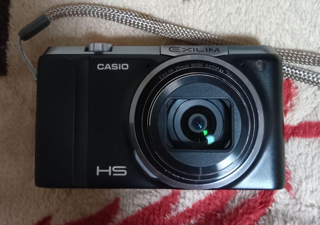 デジタルカメラ　CASIO EXILIM EX-ZR700