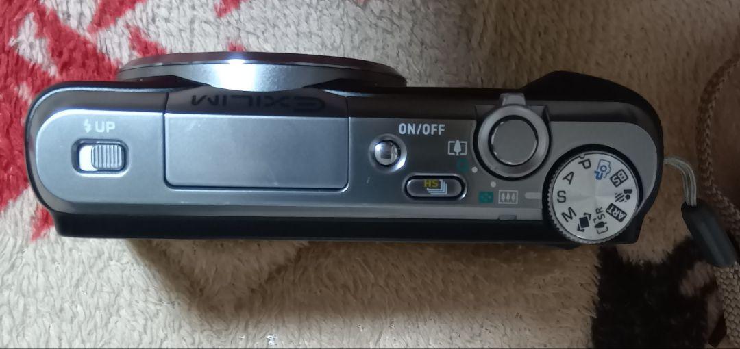 デジタルカメラ　CASIO EXILIM EX-ZR700