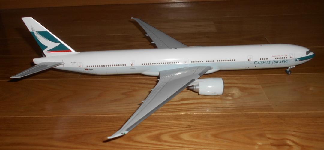 【95%OFF!】キャセイパシフィック航空 1 200 B777-300ER 公式モデル プラ製