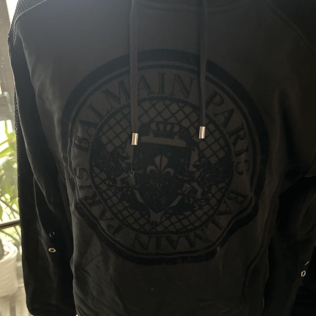 BALMAIN ブラック ロゴパーカー