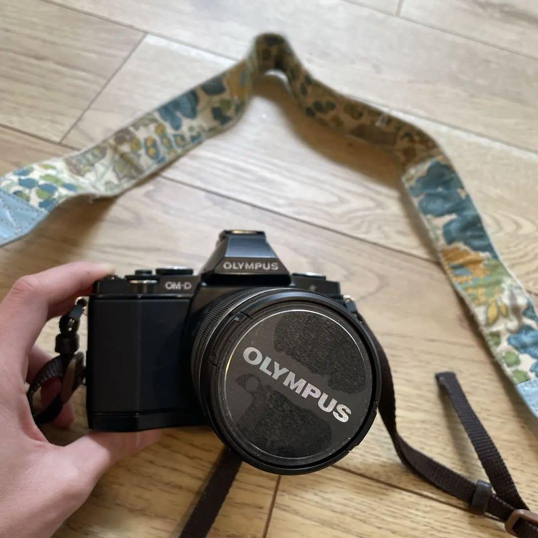 OLYMPUS OM-D E-M5