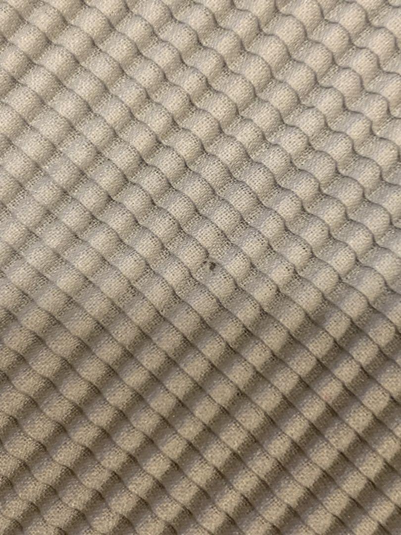 ISSEY MIYAKE プリーツフレンチスリーブ、ハイネック ライトグレー