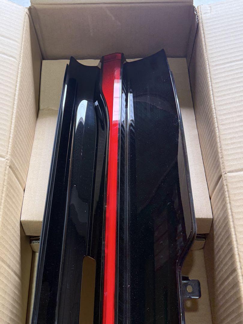 TOYOTA　60 プリウスzグレード　テール　一式　ブラック