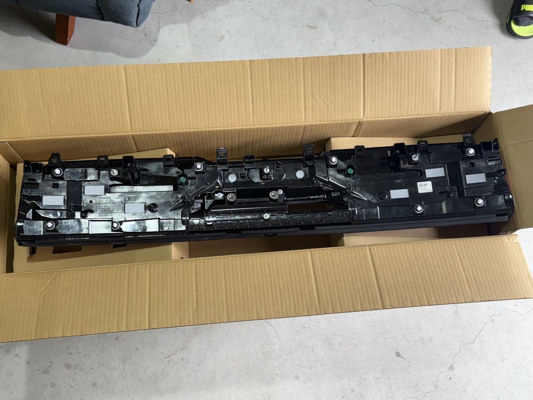 TOYOTA　60 プリウスzグレード　テール　一式　ブラック