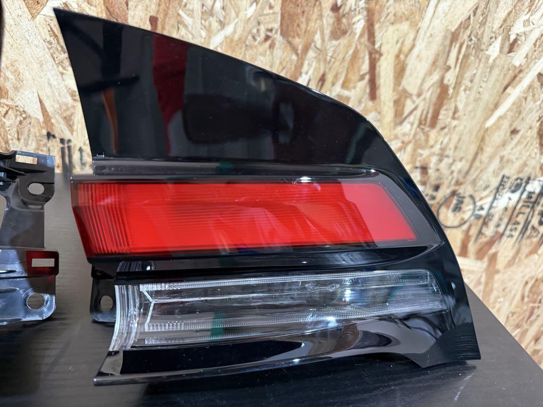 TOYOTA　60 プリウスzグレード　テール　一式　ブラック
