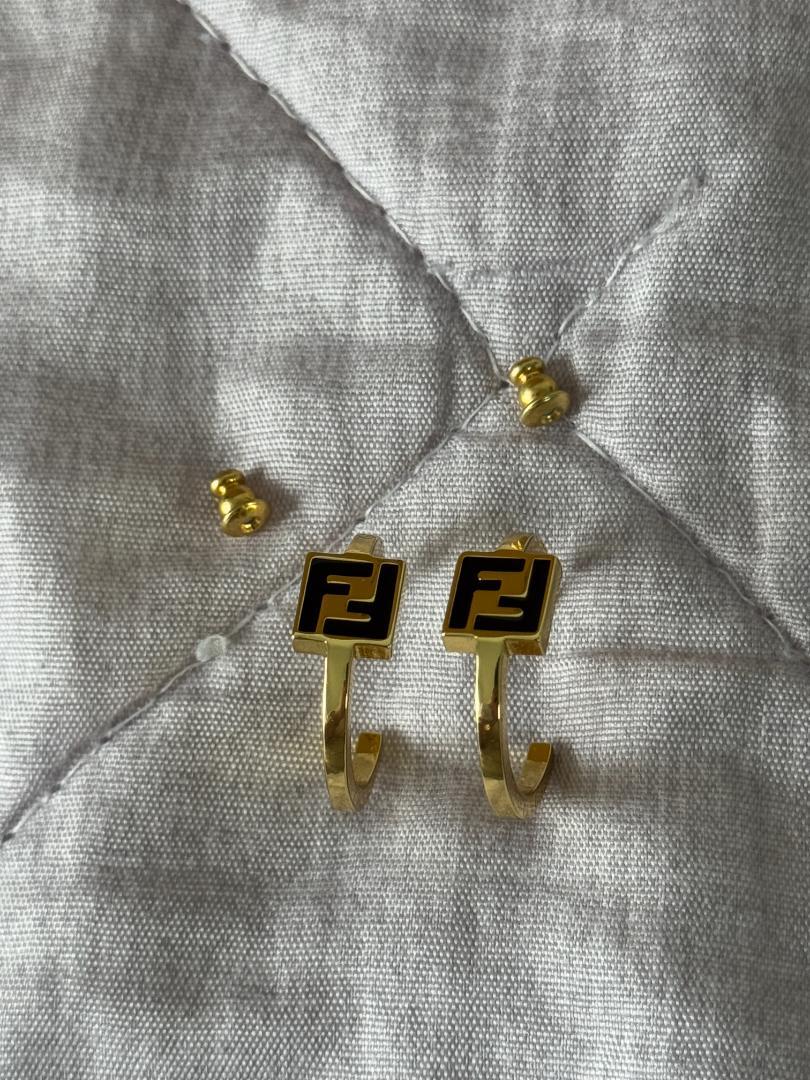 早い者勝ち Fendi ゴールド ロゴ フープピアス
