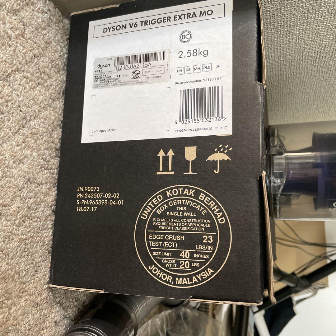 dyson v6 ハンディクリーナー 各種ノズル付き　美品