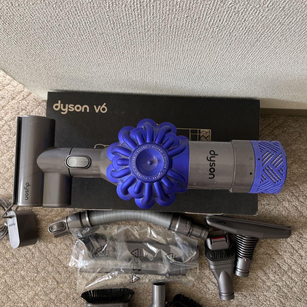 dyson v6 ハンディクリーナー 各種ノズル付き　美品