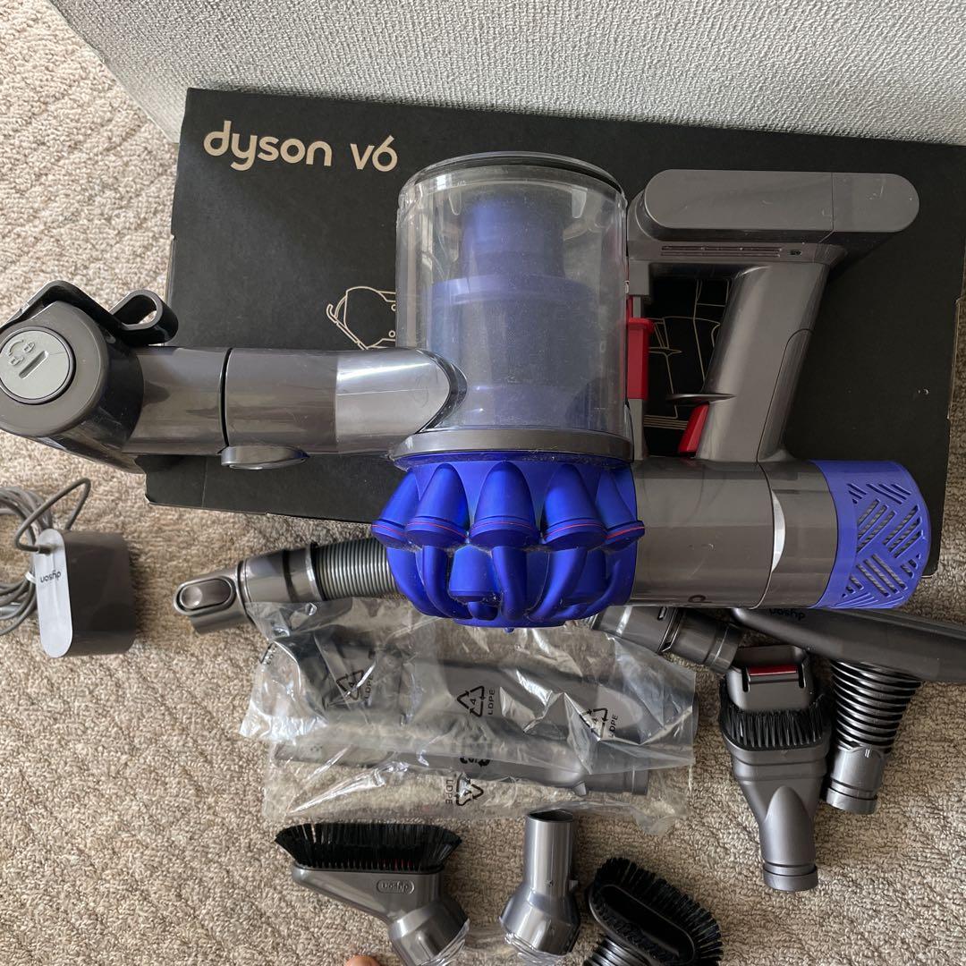 dyson v6 ハンディクリーナー 各種ノズル付き　美品