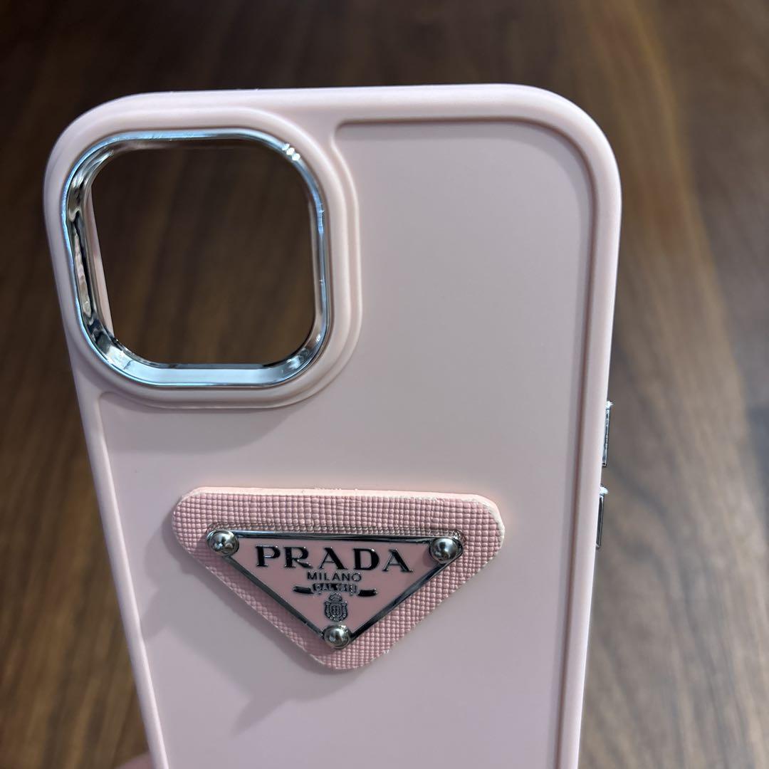 iPhone 15 ケース PRADAプラダ ピンク - メルカリ