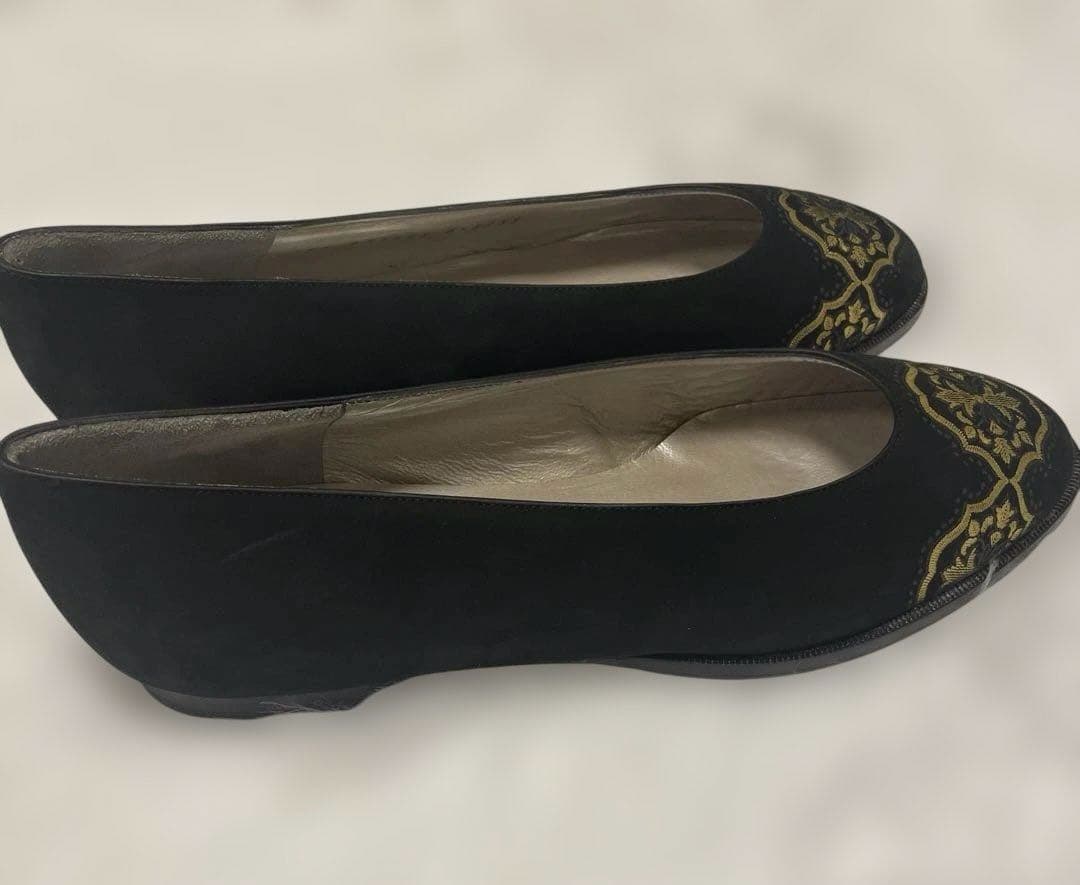 美品BRUNO MAGLI フラットシューズ 黒 ゴールド刺繍 スエード調
