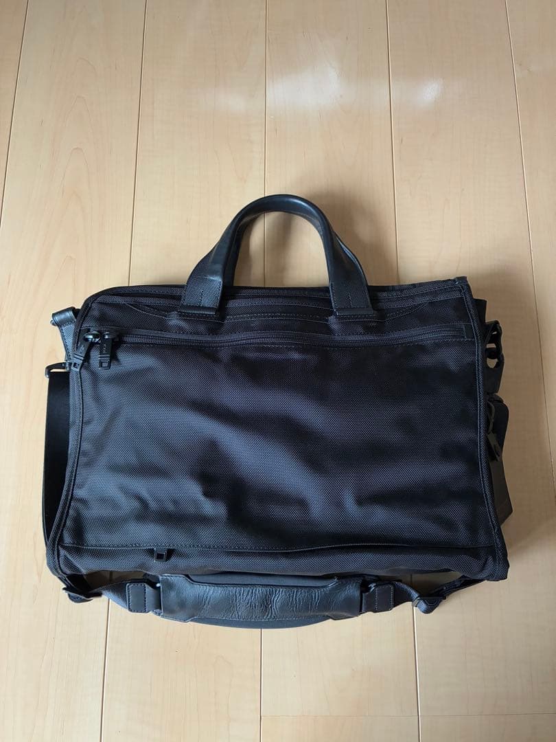 TUMI ビジネスバック ブラック PS対応 美品 TUMI ビジネスバック ブラック PS対応 美品