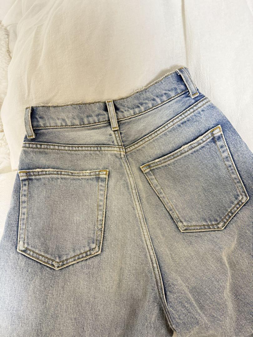 ほぼ新品　MOUSSY HW DAMAGE LOOSE STRAIGHT