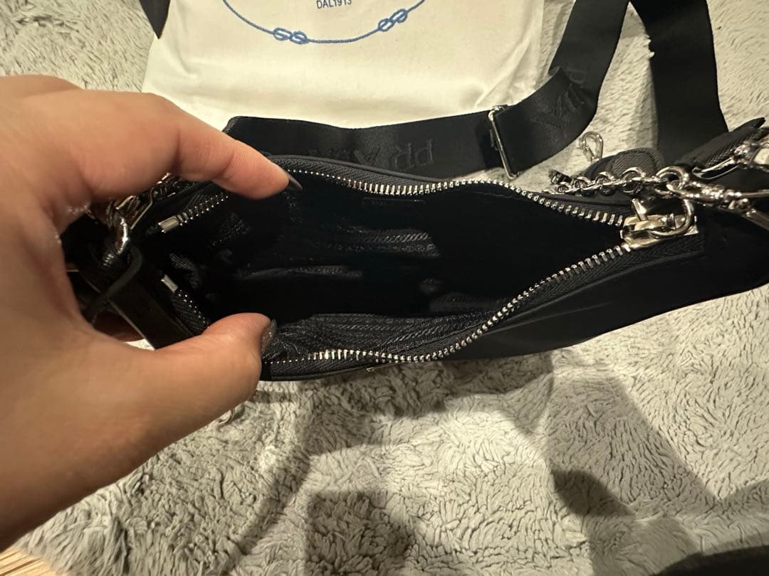 【新品未使用】PRADA ショルダーバッグ 三角ロゴプレート ナイロン 【新品未使用】PRADA ショルダーバッグ 三角ロゴプレート ナイロン