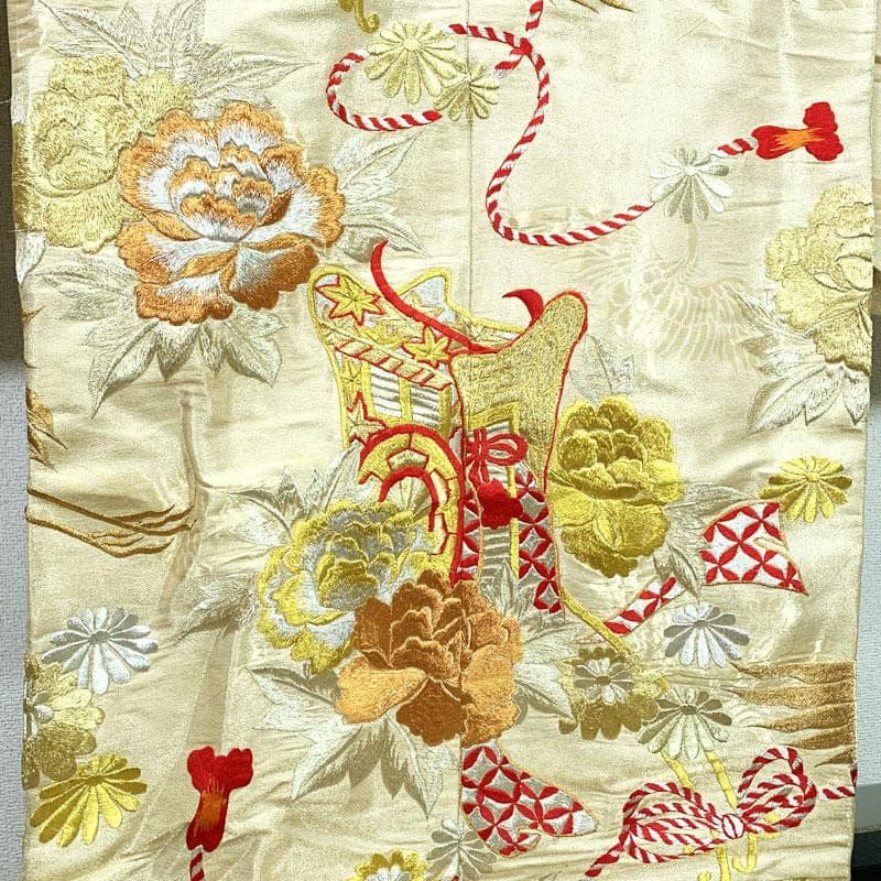 基本的な 510w5 色打掛 バチ衿 刺繍 金銀糸 鶴 御所車 結婚式ブライダル お色直しやや傷や汚れあり 全国に販売中!