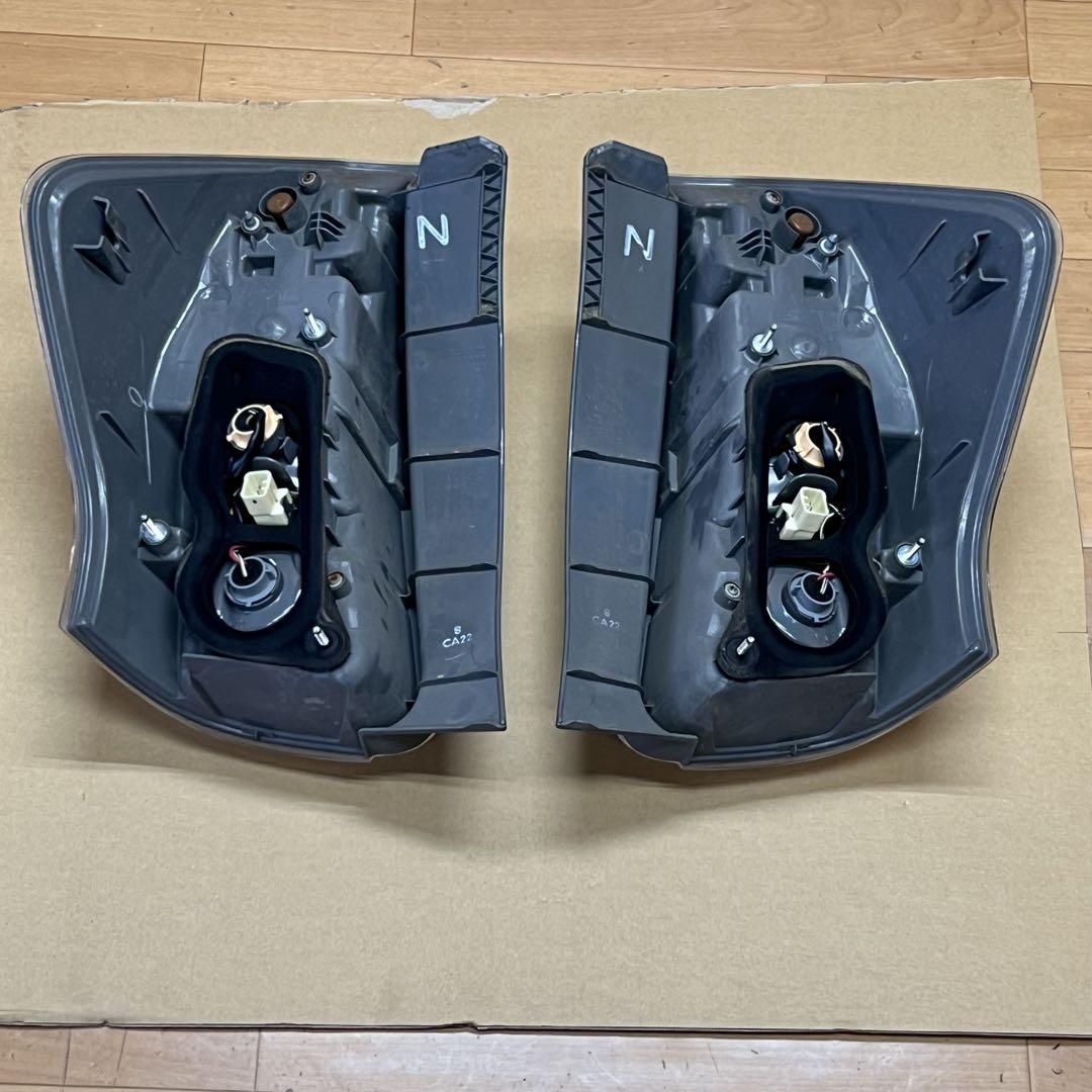 プリウスα 前期 純正 テール 左右 非 寒冷地 セット 美品 画像4