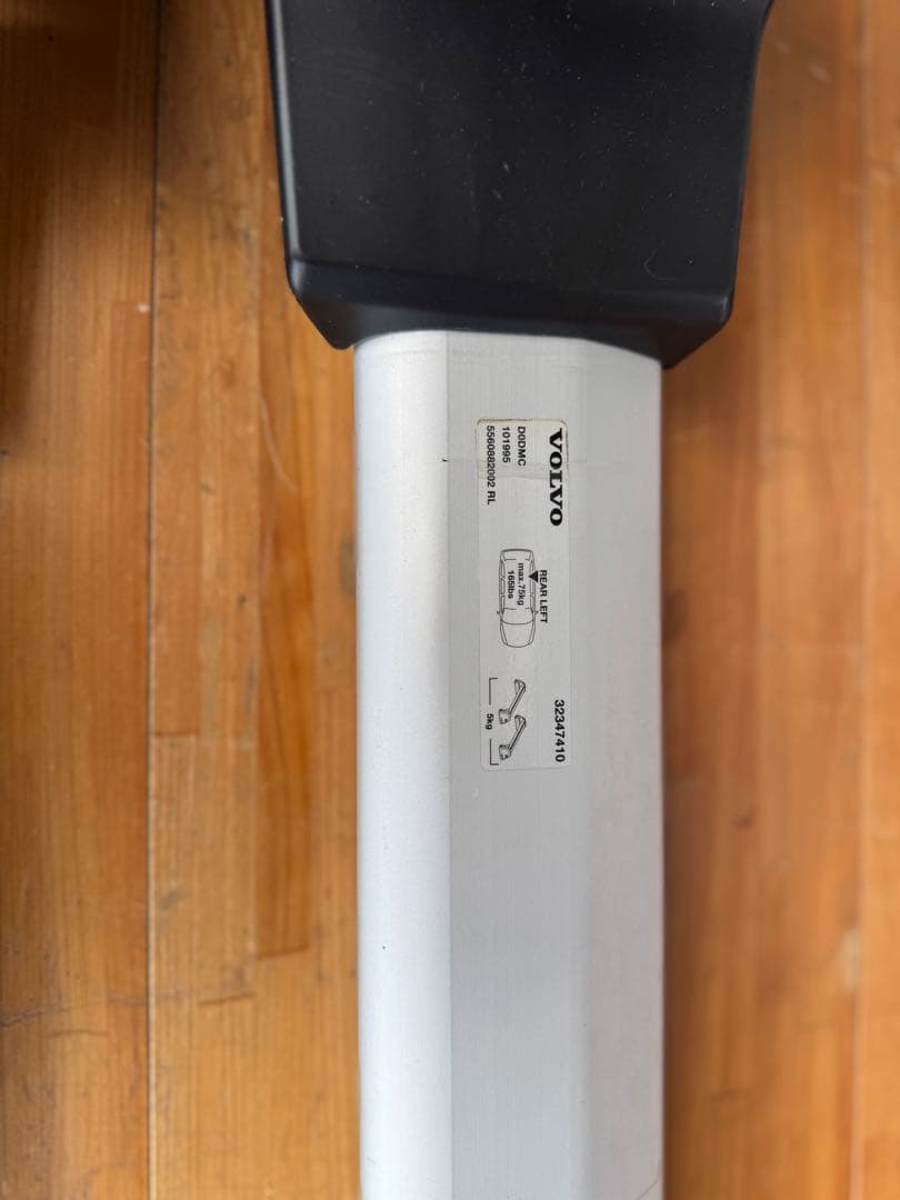 ボルボ ルーフキャリア 鍵付き アルミ製 シルバー/ブラック ボルボ ルーフキャリア 鍵付き アルミ製 シルバー/ブラック