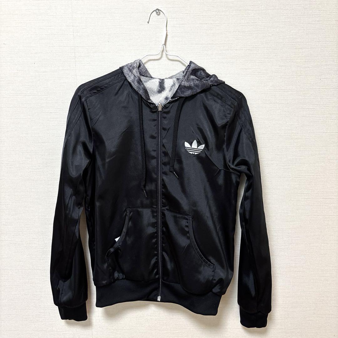 adidasオリジナルス　ウィンドブレーカー