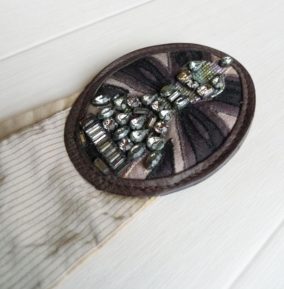 お気に入り MARNI マルニ ブローチ コサージュ ビーズ刺繍 ビジュー Z114 アクセサリー