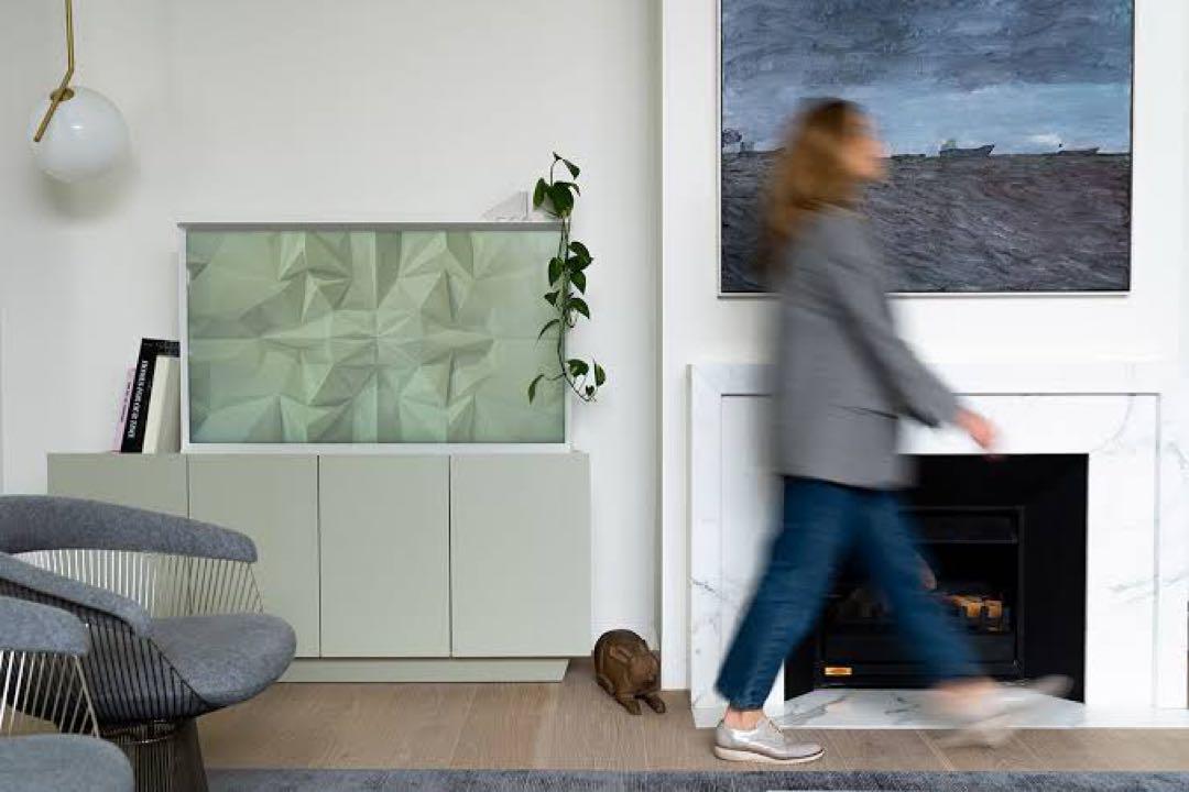 Samsung QN43LS01TA 43 Serif TV QLED日本未発売