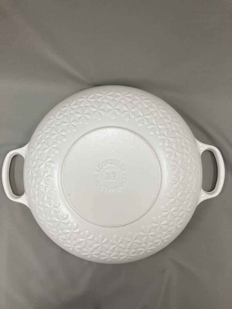 ルクルーゼ マルミット フラワーレリーフ コットン 28cm - メルカリ ルクルーゼ マルミット フラワーレリーフ コットン 28cm - メルカリ