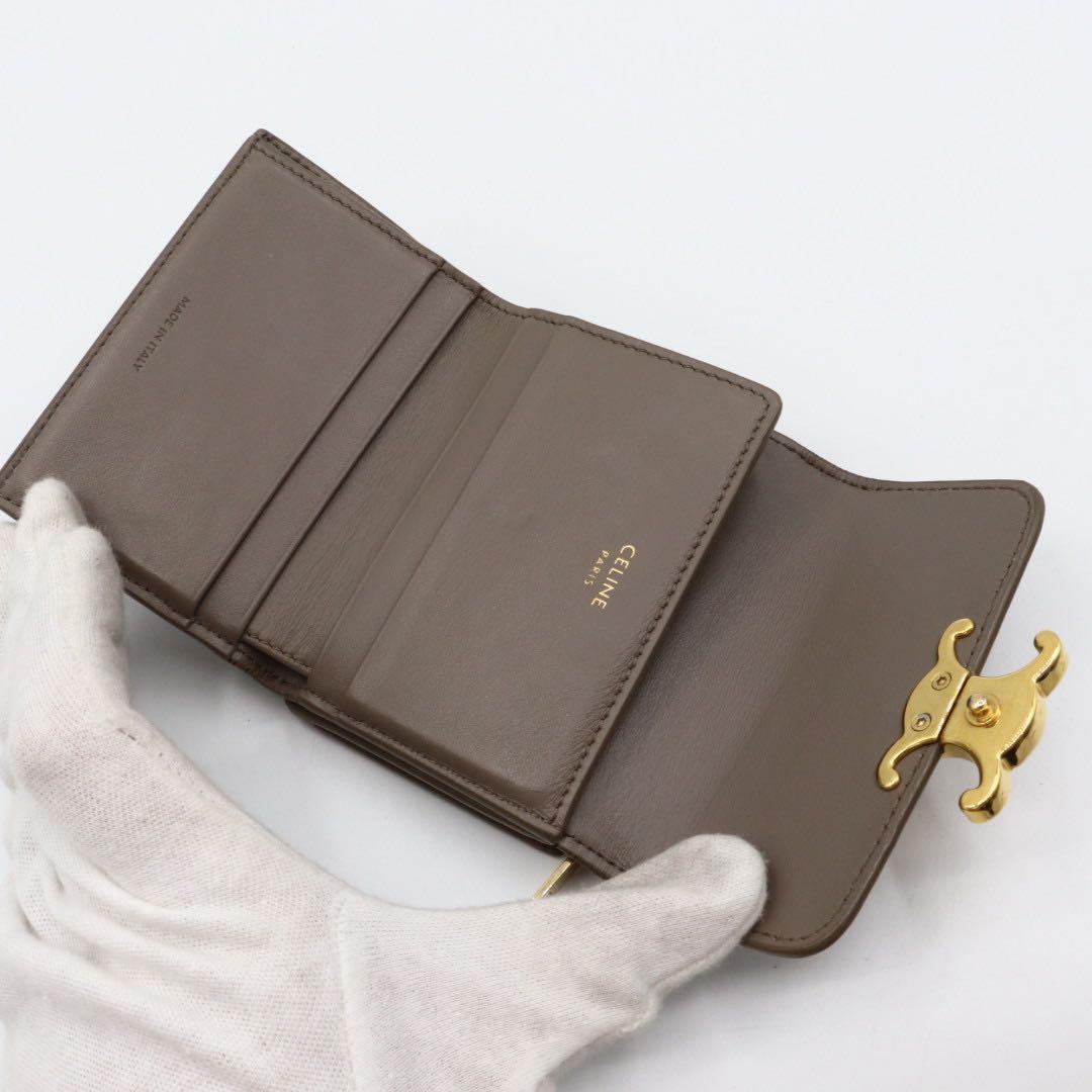 美品　セリーヌ　カーフスキン　トリオンフ　コンパクト　折り財布　グレージュ