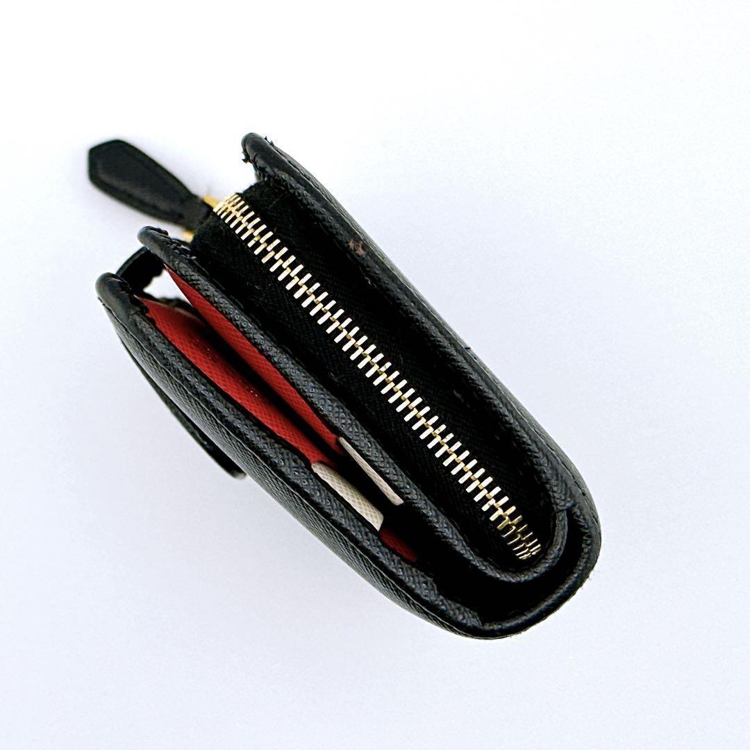 プラダ 1ML018 サフィアーノ レザー 二つ折り財布 ブラック/レッド