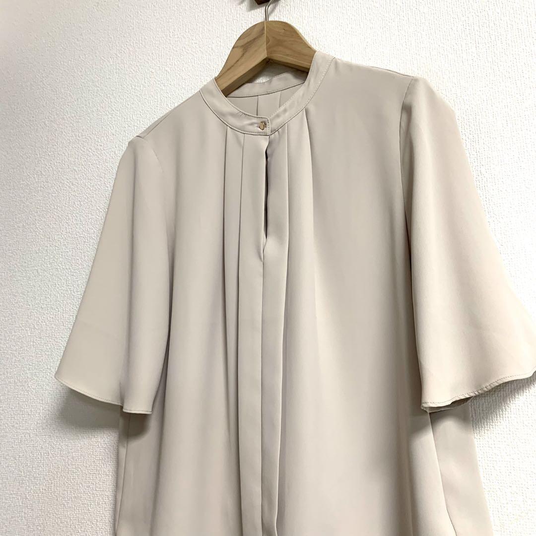 NATURAL BEAUTY BASIC✨フロントタックブラウス ベージュ