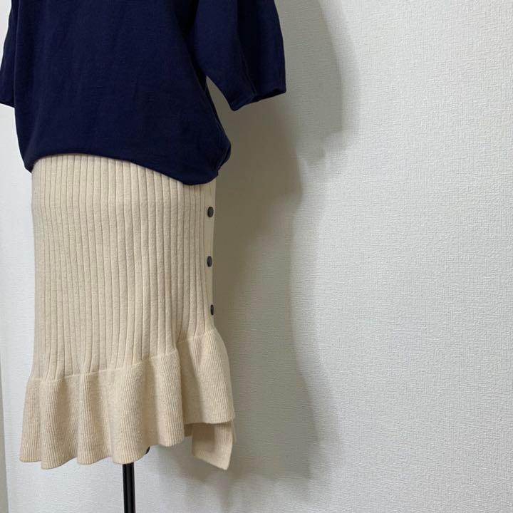 1428【美品】膝丈スカート 【ボタンのラインが美しい】 - メルカリ 1428【美品】膝丈スカート 【ボタンのラインが美しい】 - メルカリ