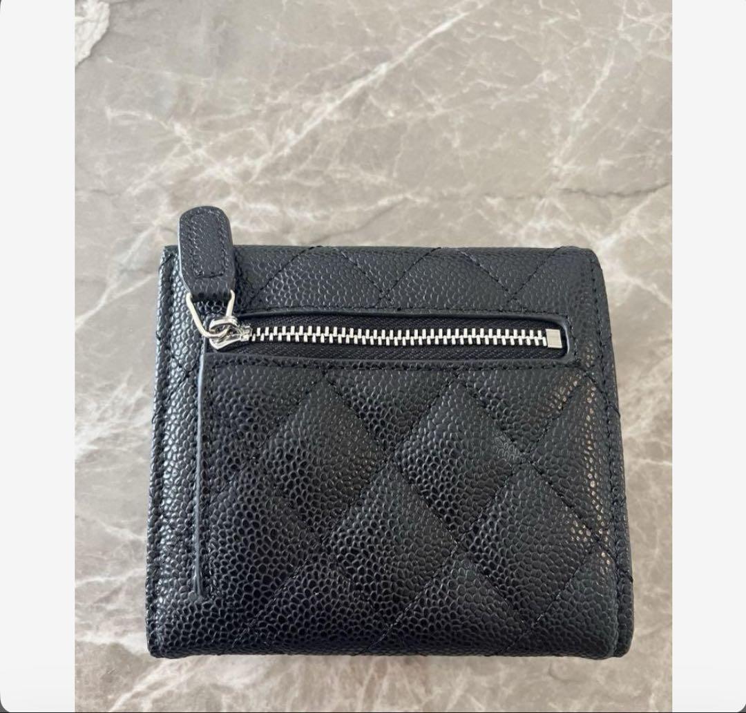 CHANEL ブラックレザー 三つ折り財布 CHANEL ブラックレザー 三つ折り財布 - メルカリ