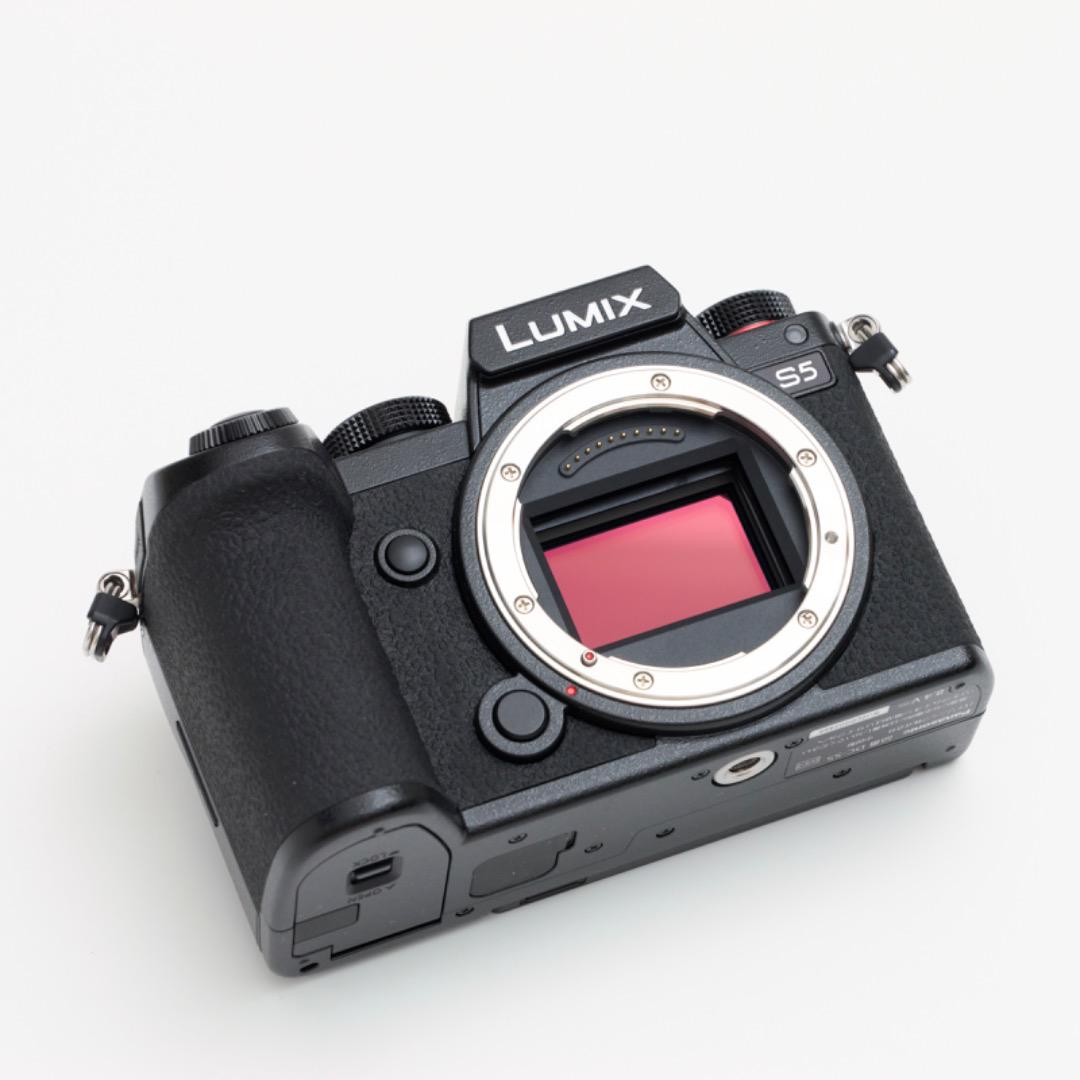 LUMIX DC-S5 ボディ& S28-200mm F4-7.1 レンズセット