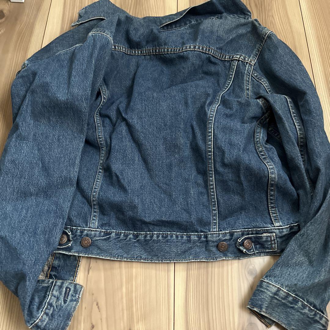 Levis
