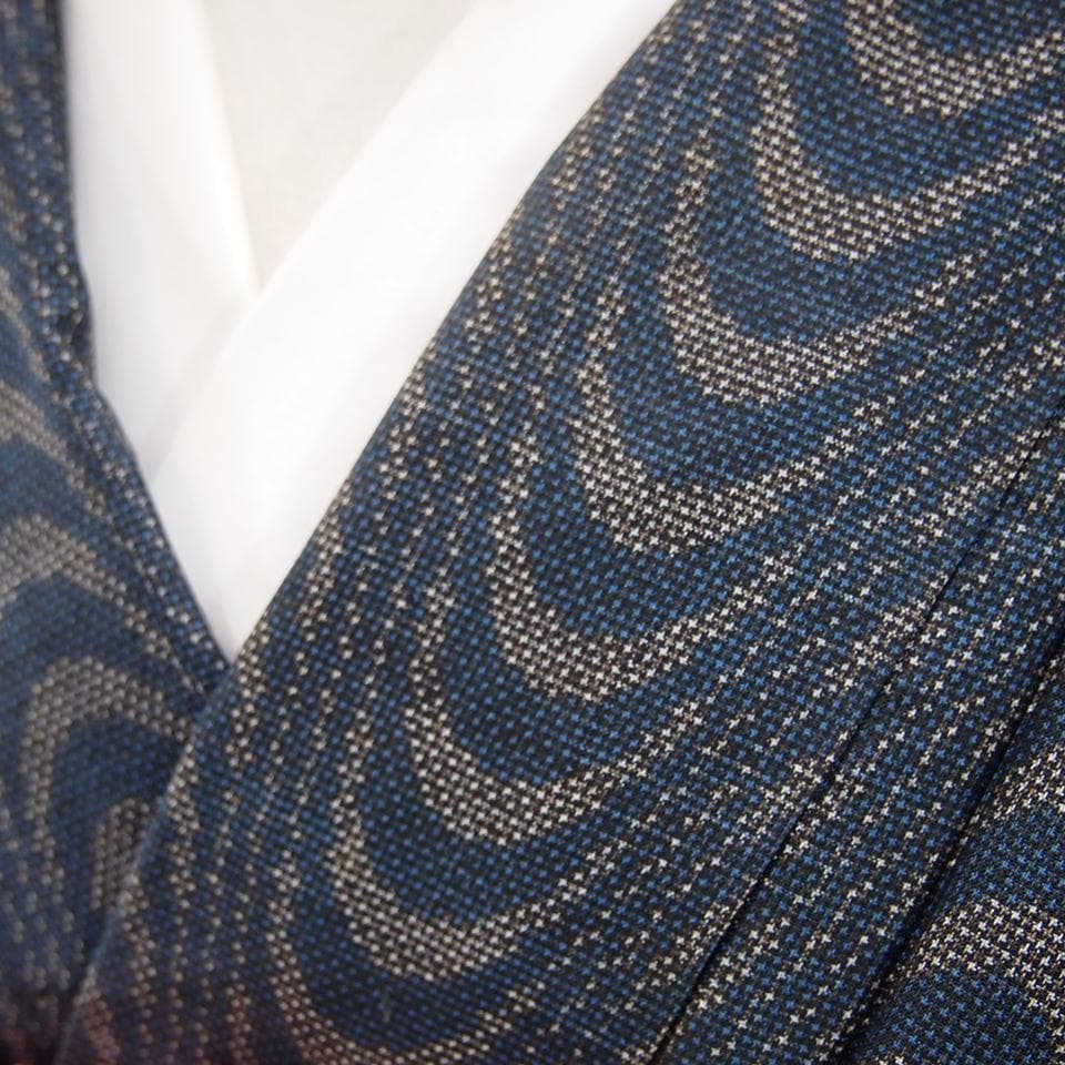 【大島紬】御召茶色と梔子色の波模様の着物