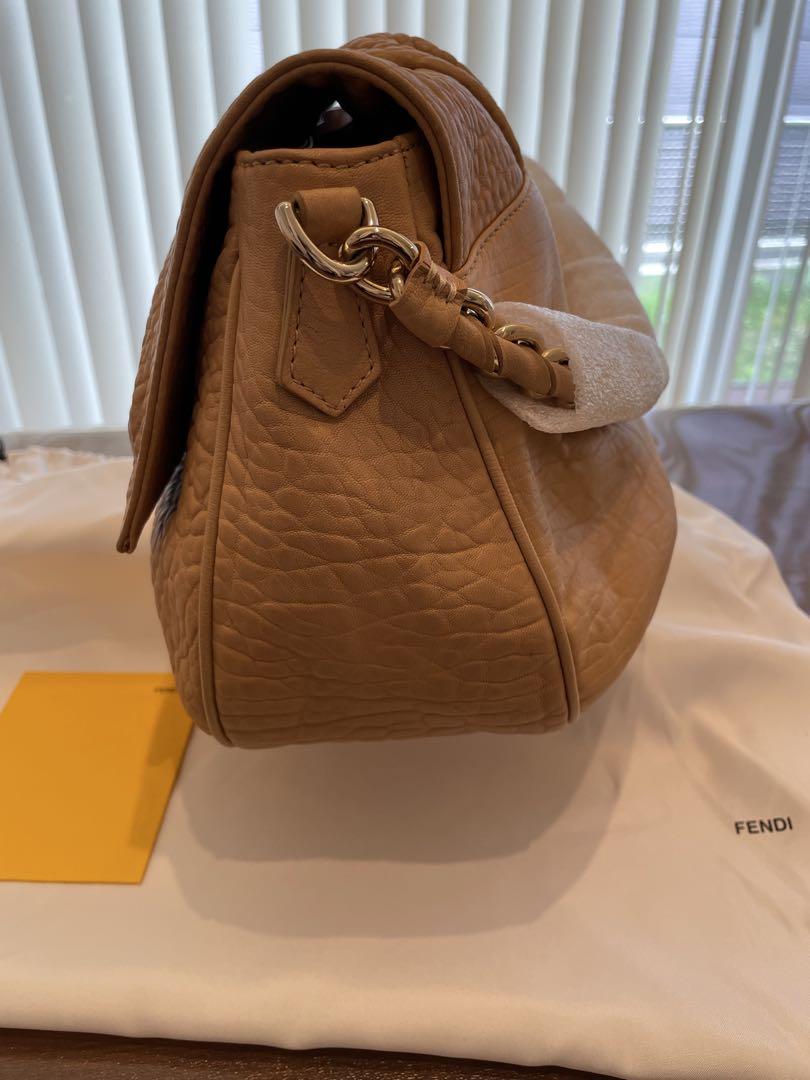 FENDI ベージュ レザー ショルダーバッグ