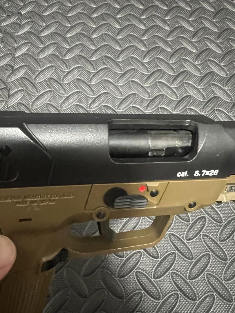 マルシンFN Five-seveN 5-7 ガスガン ブラック/タン