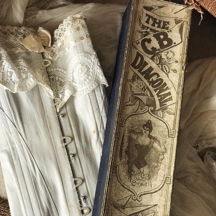 19c イギリスアンティーク　ヴィクトリアン　コルセットボックス