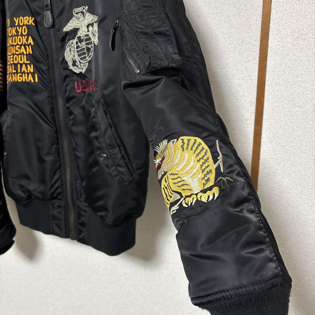 黒刺繍入り