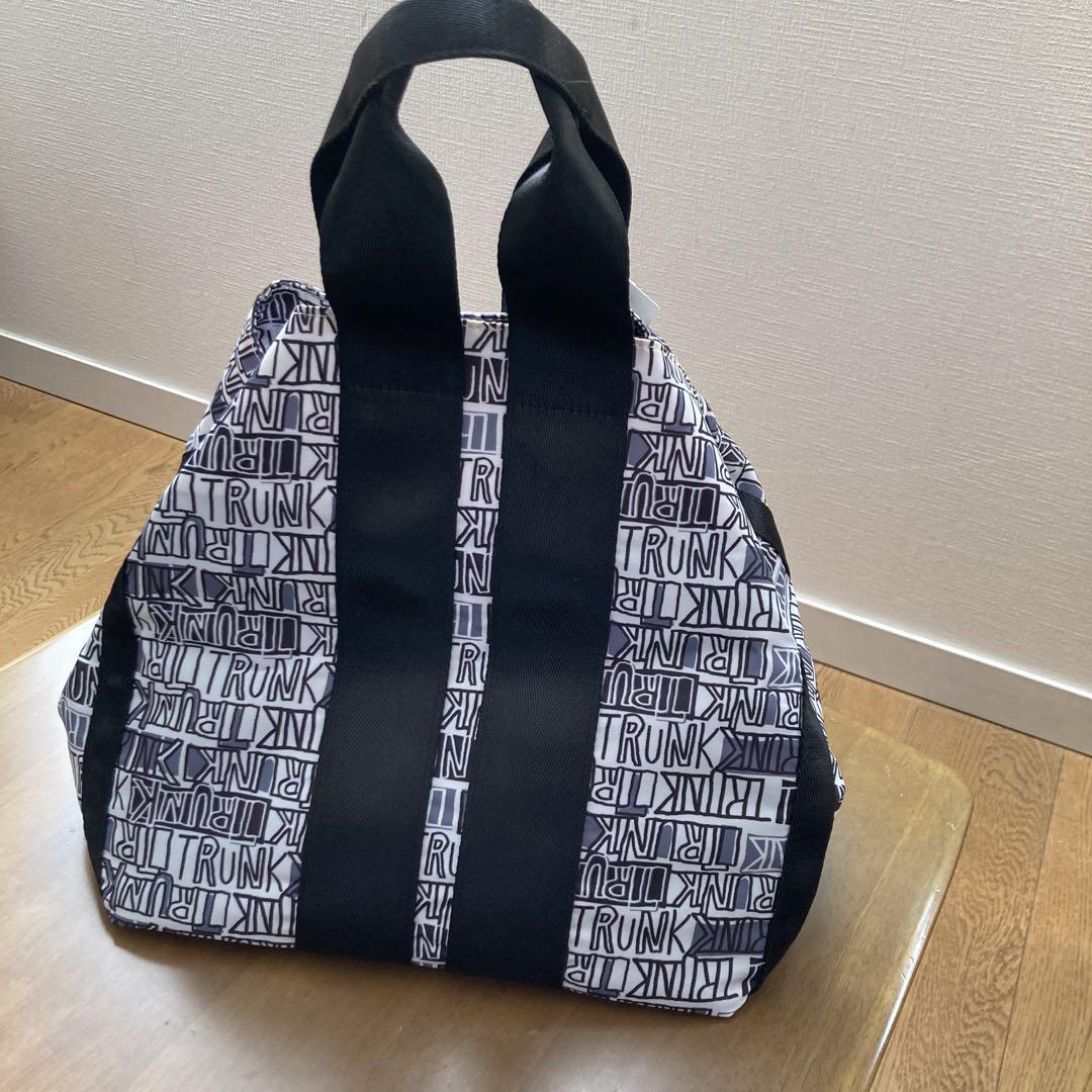 HIROKO KOSHINO  TRUNKシリーズの2wayバッグ