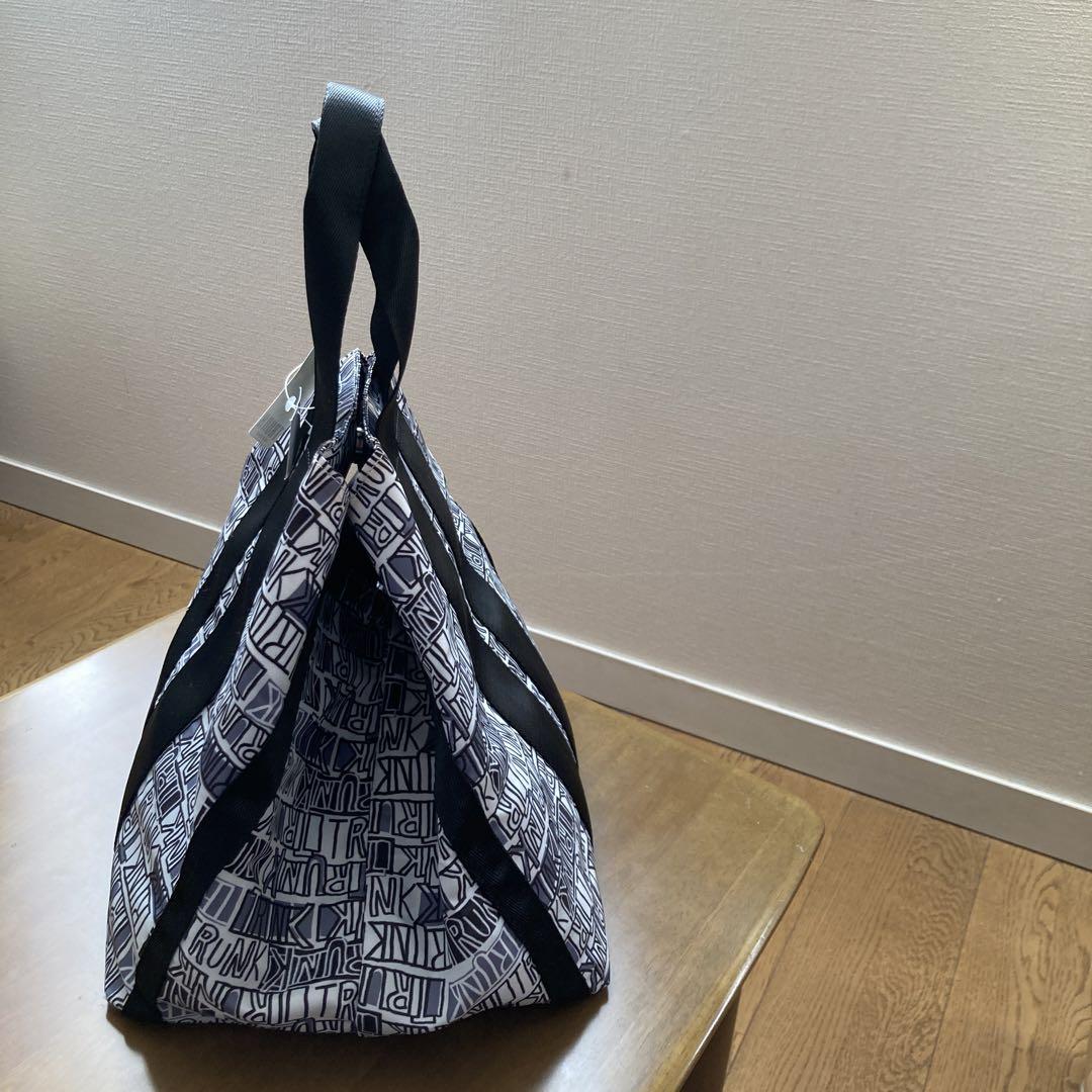 HIROKO KOSHINO  TRUNKシリーズの2wayバッグ