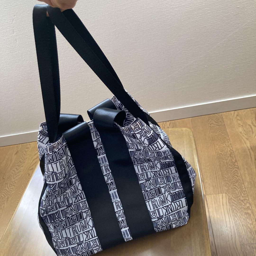 HIROKO KOSHINO  TRUNKシリーズの2wayバッグ