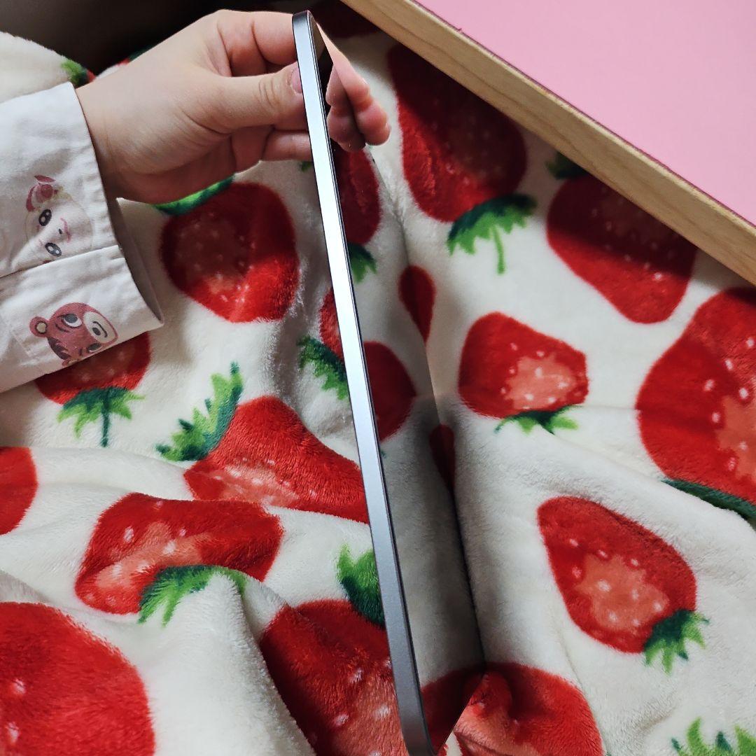 ✟ Apple