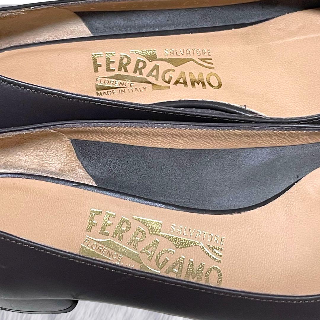 【Salvatore Ferragamo】美品フェラガモ ヴァラリボン ゴールド