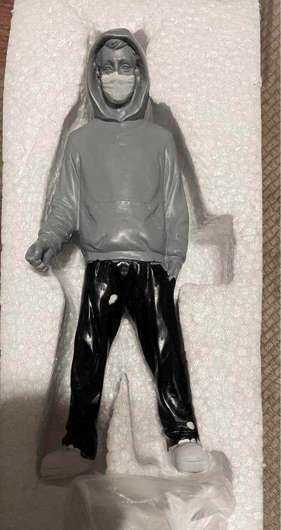 Banksy Dog バンクシー グレーフィギュア 高さ21.5cm 色 グレー Banksy Dog バンクシー ドッグフィギュア 高さ21.5cm 色 グレー