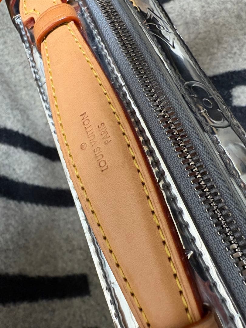 Louis Vuitton シルバーショルダーバッグ　レア完売　コレクション