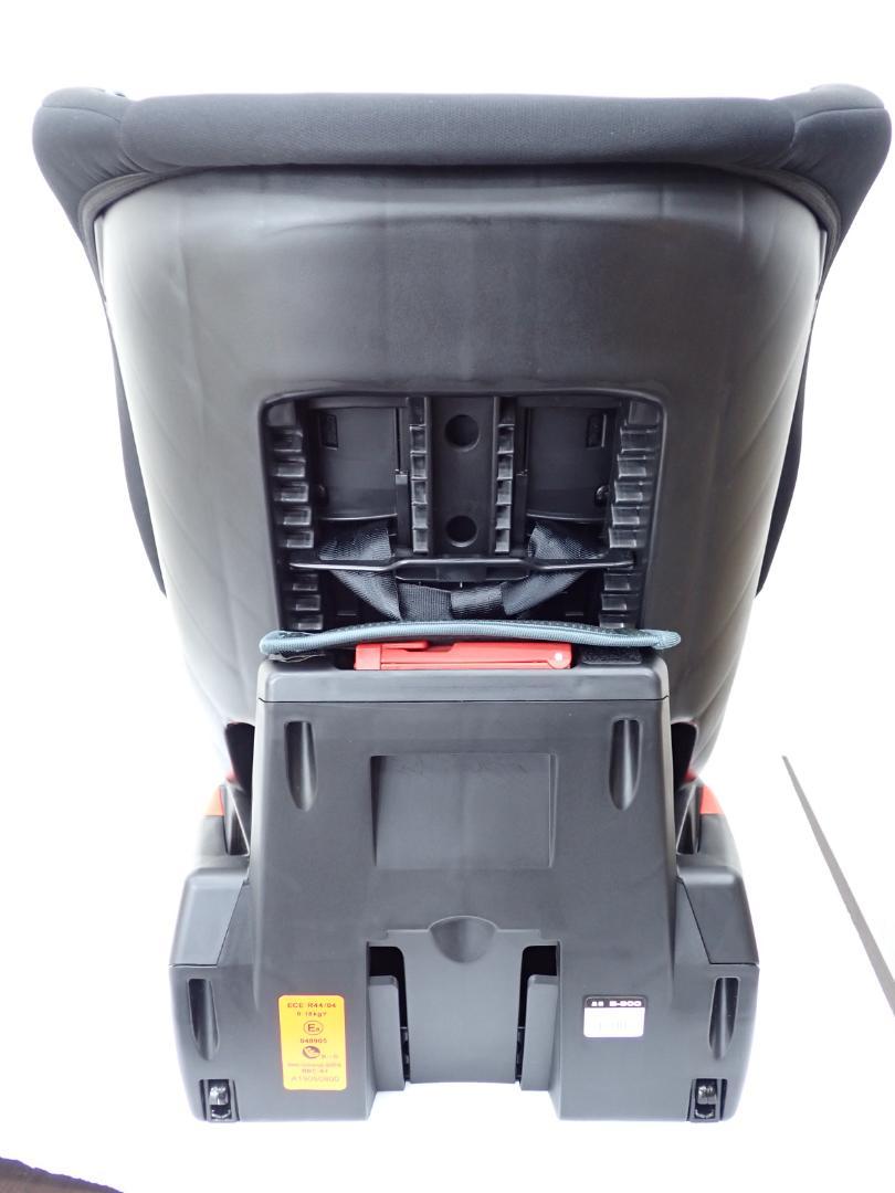 美品 西松屋 チャイルドシート ターンレジェFIX B-900　a