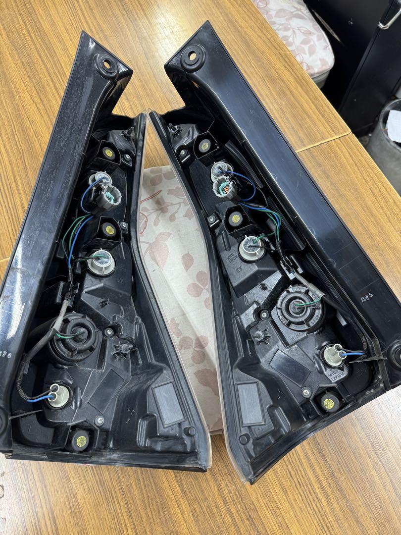 セレナ C27前期純正テールライト左右セット