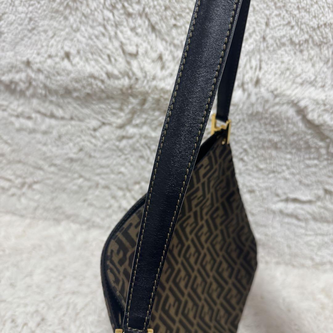 【限定セール！】 美品】FENDI ズッカ ワンショルダーバッグ 15082 ヴィンテージ バッグ