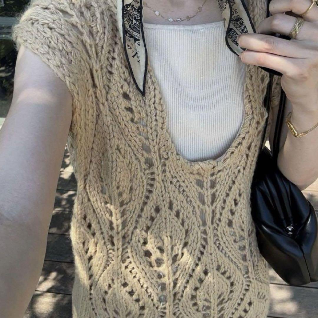 Eaphi u neck leaf pattern knit best ベージュ Eaphi U NECK LEAF PATTERN KNIT VEST - メルカリ