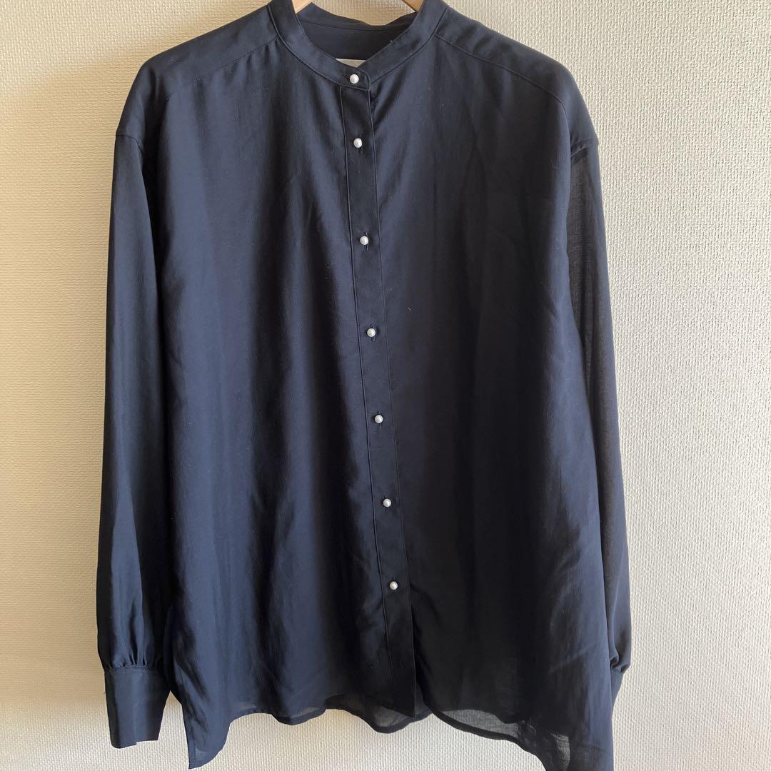 iENA シアーネイビーパールボタンブラウス 定価15,400円 iENA シアーネイビーパールボタンブラウス 定価15,400円